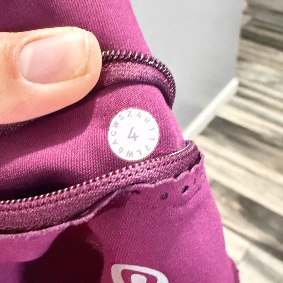 Set of Four Stylish Leggings in Various Colors Lululemon size 4 (1 maroon) 6 (3) - Picture 4 of 5